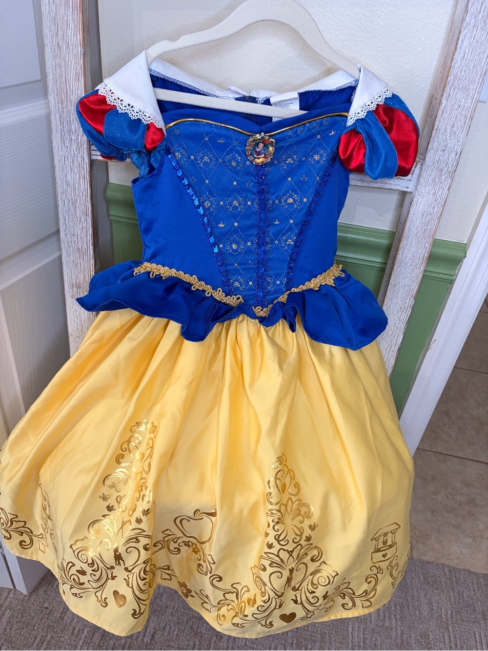 🍎 Disney Snow White Deluxe Princess Costume Girls 4T
